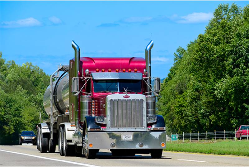 ¡California No Afloja! Camioneros Aún Bajo del CARB