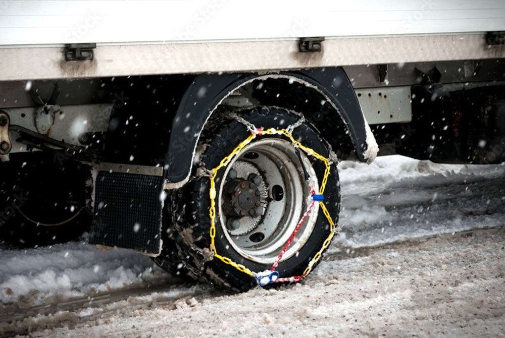 El Trailero Magazine • Are you ready to chain your truck? Do you know